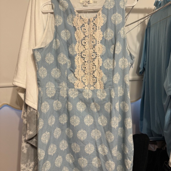 Blue white dress - Picture 2 of 4